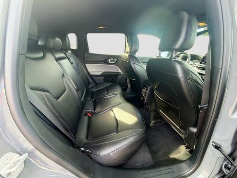 Used 2024 Jeep Compass Limited image 28