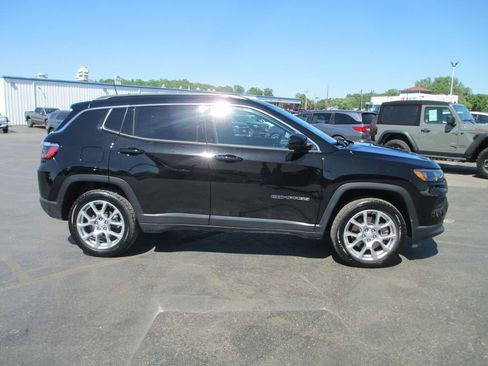 Used 2023 Jeep Compass Latitude AWD/4WD image 5