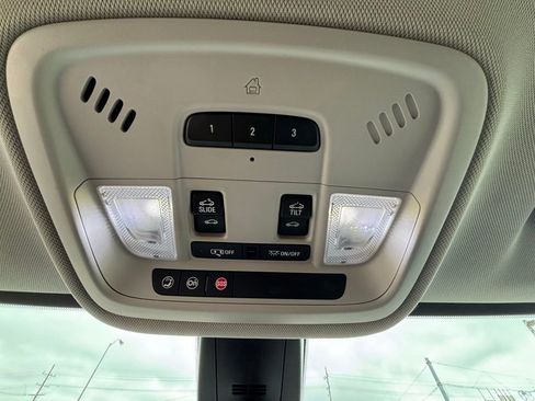 Used 2019 Chevrolet Traverse LT w/ LT Premium Package image 21