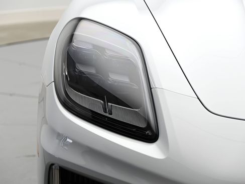 Used 2024 Porsche Panamera 4 image 11