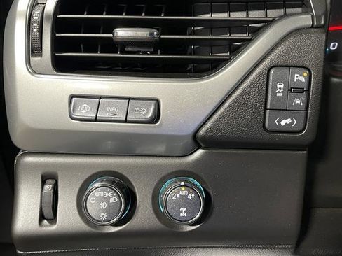 Used 2018 Chevrolet Suburban Premier image 34