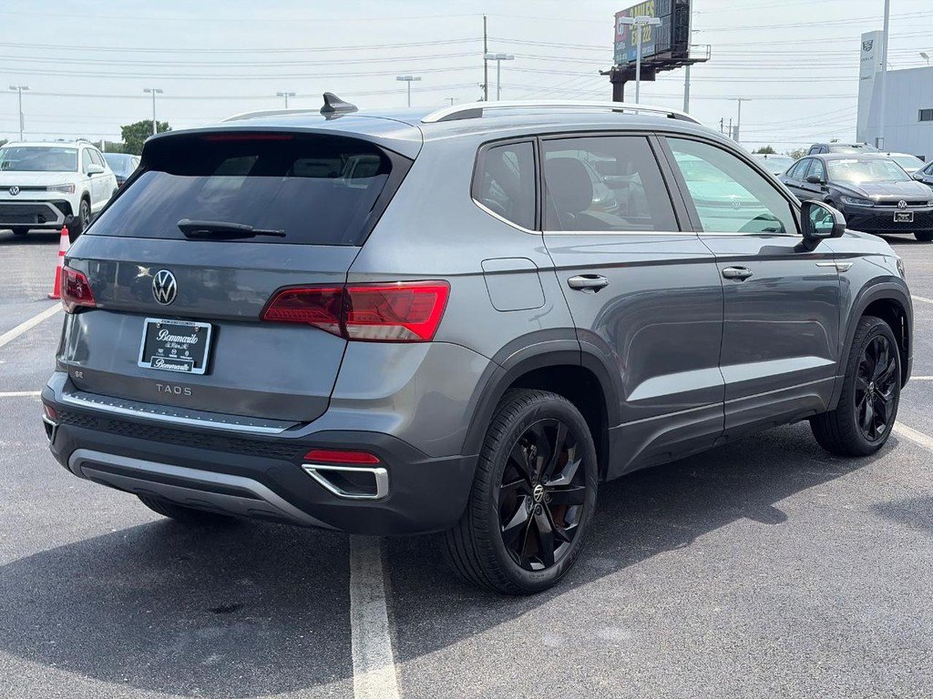 Used 2023 Volkswagen Taos SE w/ Black Wheel Package FWD image 3