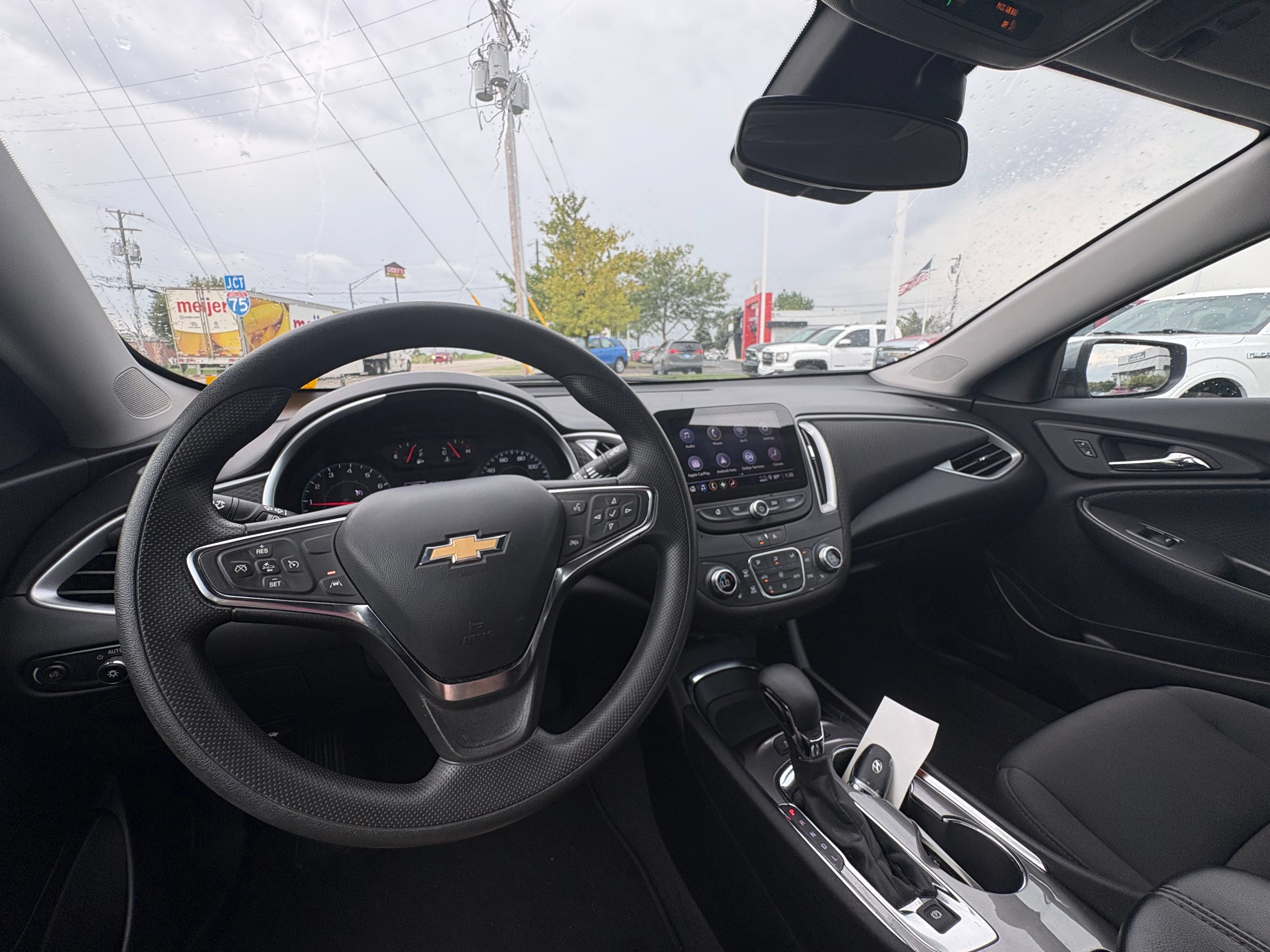 Used 2025 Chevrolet Malibu LT FWD image 9