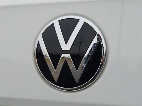 Used 2023 Volkswagen Taos SE image 32