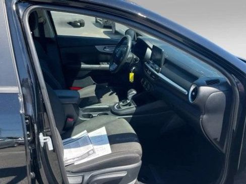 Used 2024 Kia Forte LXS FWD image 5