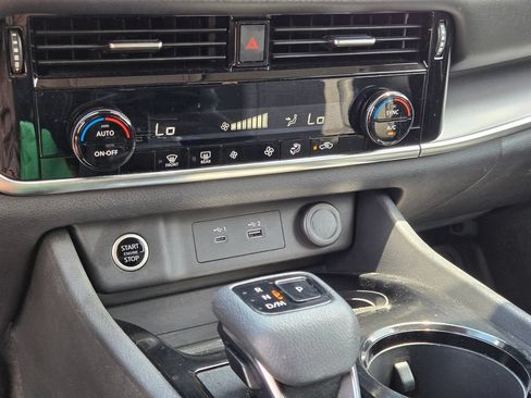 Used 2022 Nissan Rogue SV FWD image 28