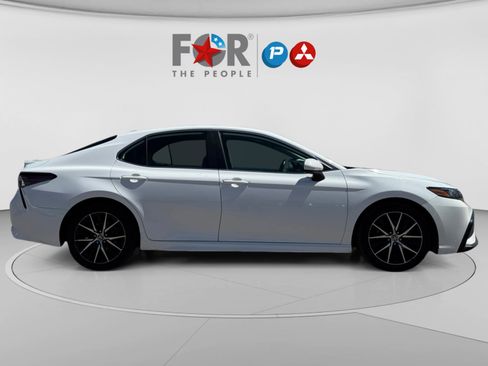 Used 2021 Toyota Camry SE FWD image 6