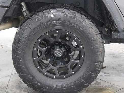 Used 2021 Jeep Wrangler Unlimited Rubicon image 14