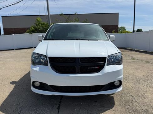 Used 2018 Dodge Grand Caravan SXT w/ Driver Convenience Group FWD image 2