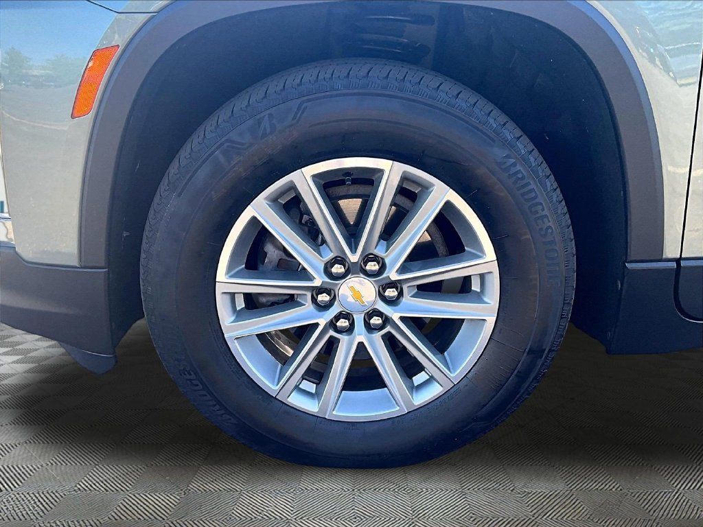 Used 2023 Chevrolet Traverse LT AWD/4WD image 7