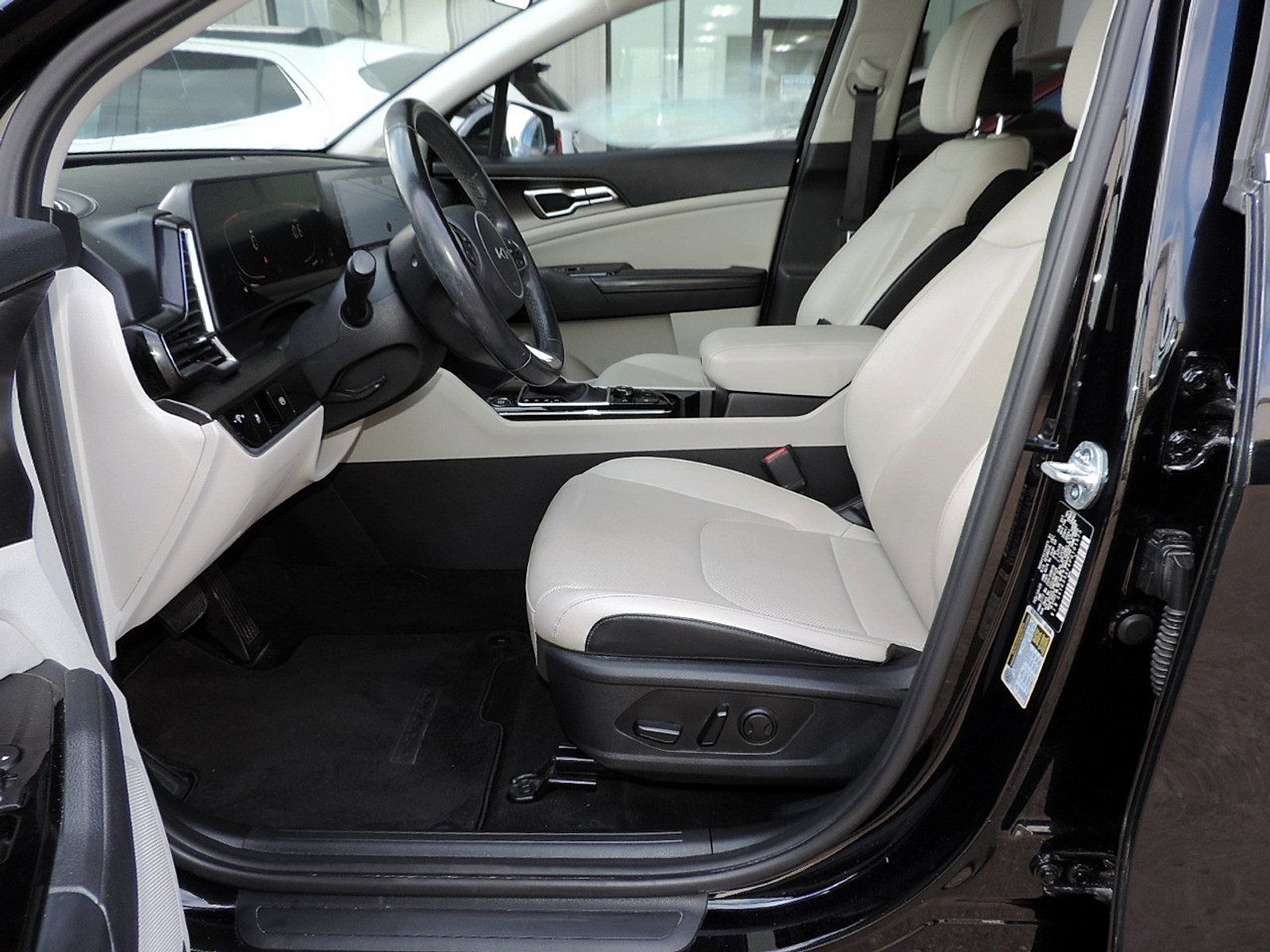 Used 2023 Kia Sportage EX FWD image 15