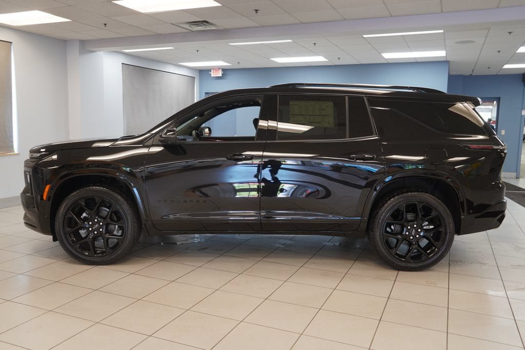 New 2026 Chevrolet Traverse RS w/ LPO, Floor Liner Package AWD/4WD image 2