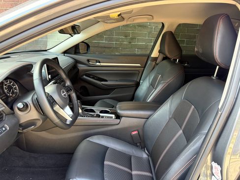 Used 2025 Nissan Altima 2.5 SR AWD/4WD image 11