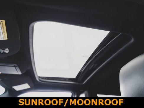 Used 2017 Lincoln Navigator Select image 10