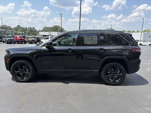 New 2026 Jeep Grand Cherokee Limited RWD image 4
