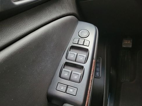 Used 2018 GMC Yukon SLT w/ Premium Edition AWD/4WD image 13