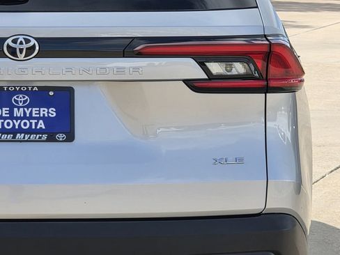 Used 2025 Toyota Grand Highlander AWD image 9