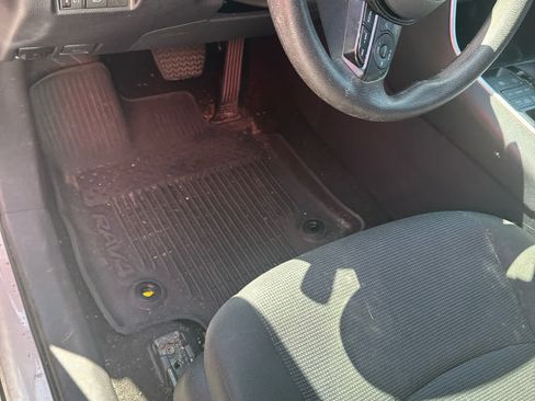 Used 2025 Toyota RAV4 LE AWD/4WD image 8