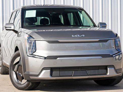 Used 2024 Kia EV9 Light Long Range image 2