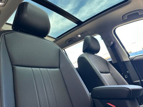 Certified 2023 Volkswagen Tiguan SE w/ Panoramic Sunroof Package image 17