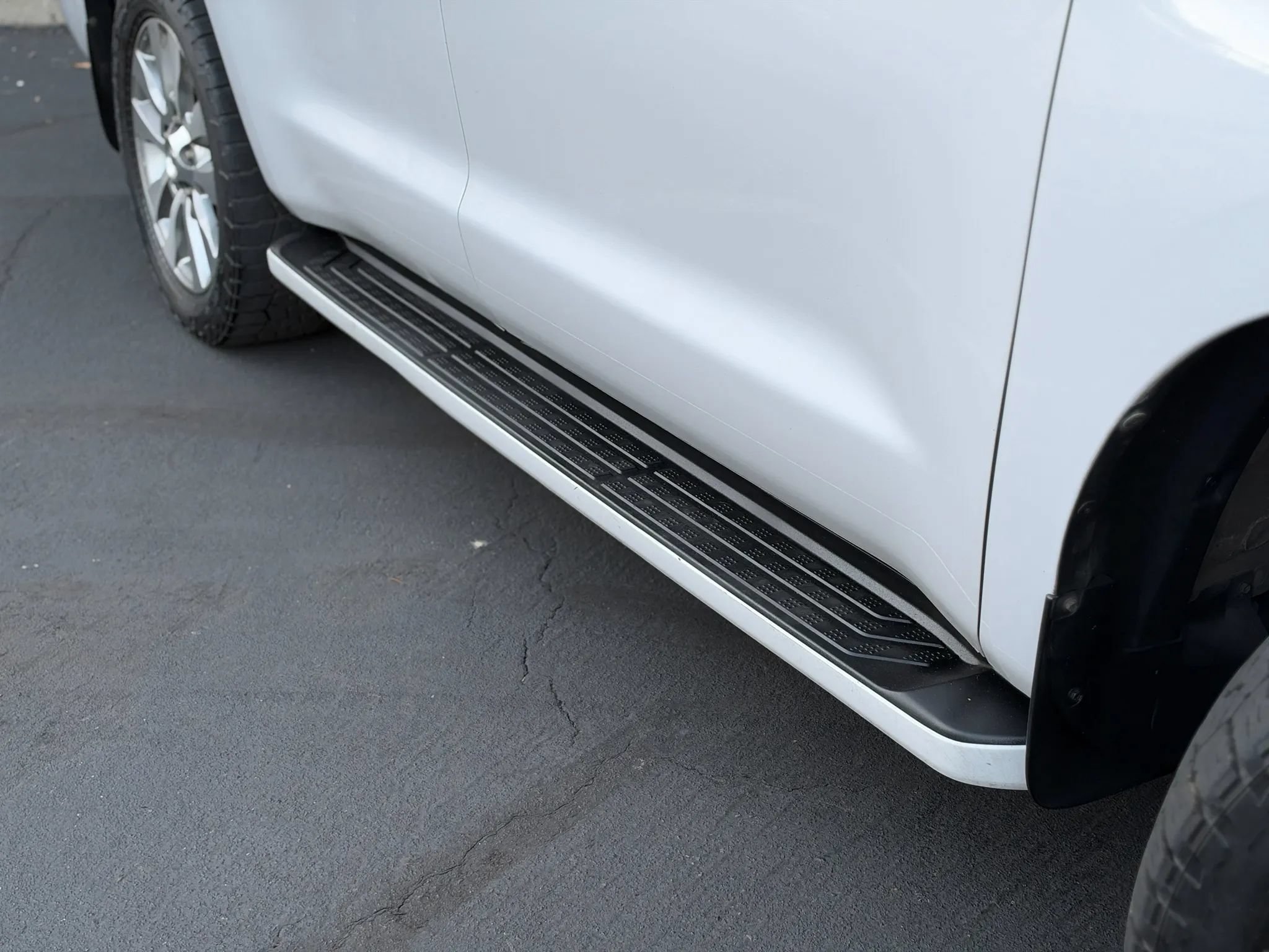 Used 2013 Toyota Sequoia Limited AWD/4WD image 4