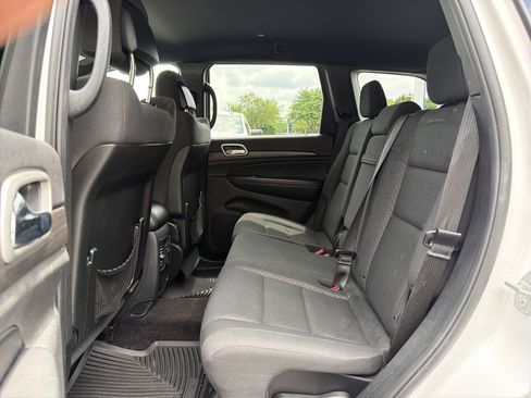 Used 2018 Jeep Grand Cherokee Laredo AWD/4WD image 32