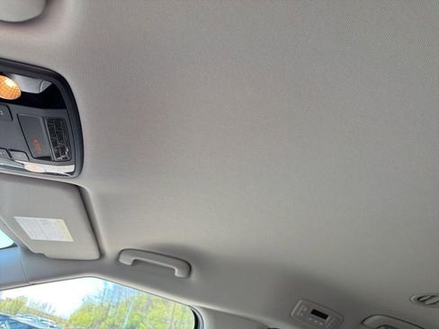 Certified 2025 Kia Carnival FWD image 18