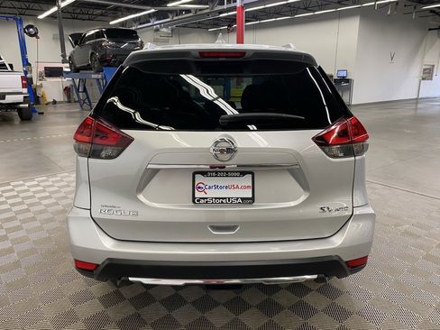Used 2018 Nissan Rogue SV image 10