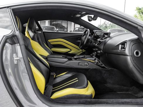 Used 2020 Aston Martin V8 Vantage Coupe RWD image 35