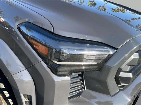 Certified 2025 Toyota Tacoma SR5 AWD/4WD image 27