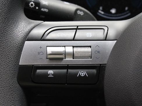 Used 2025 Hyundai Tucson SE FWD image 25