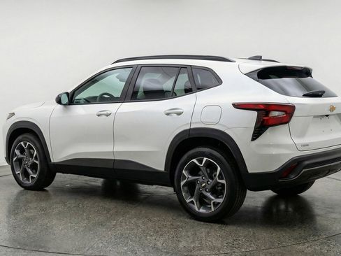 Used 2025 Chevrolet Trax LT image 6