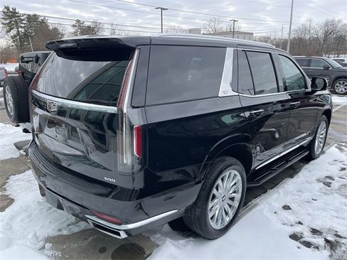 Used 2022 Cadillac Escalade Luxury image 11