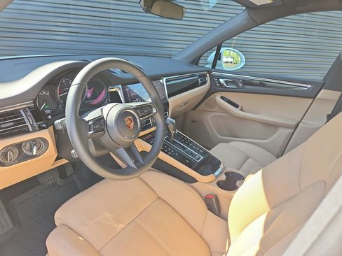 Certified 2026 Porsche Macan AWD/4WD image 4