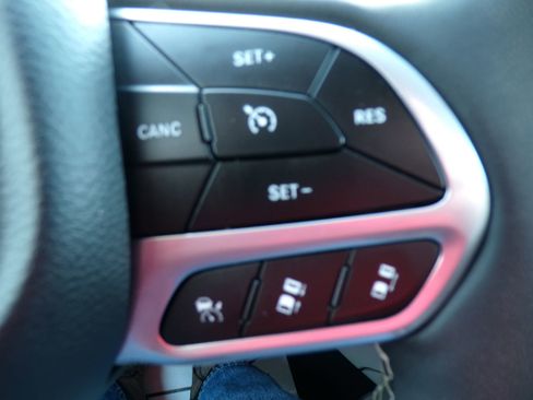 Used 2023 Chrysler Pacifica Touring-L image 16