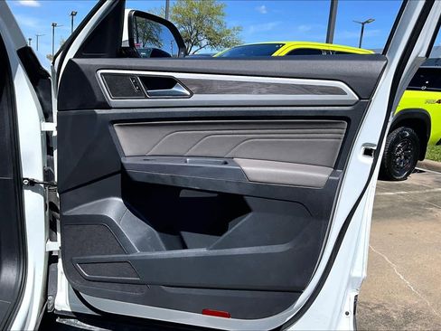 Used 2021 Volkswagen Atlas Cross Sport SE image 21