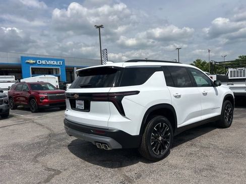 New 2026 Chevrolet Traverse LT FWD image 3