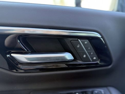 Used 2025 Chevrolet Suburban RST image 6