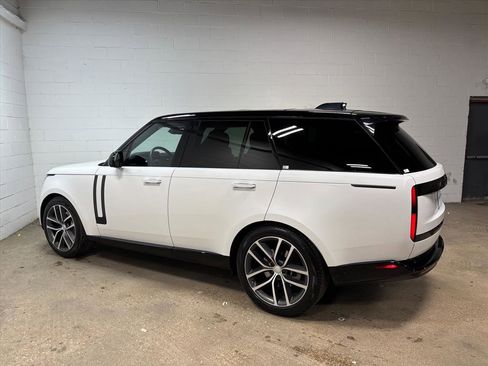 Used 2024 Land Rover Range Rover SE image 10