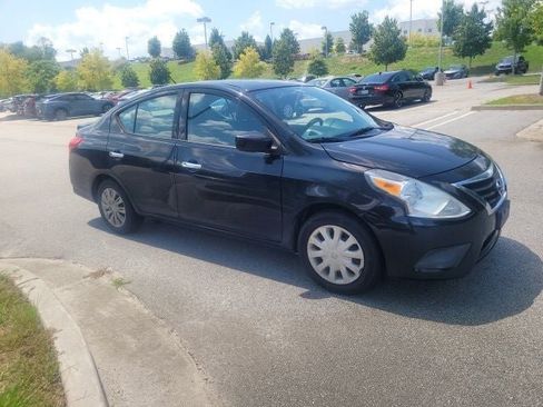 Used 2018 Nissan Versa SV FWD image 1
