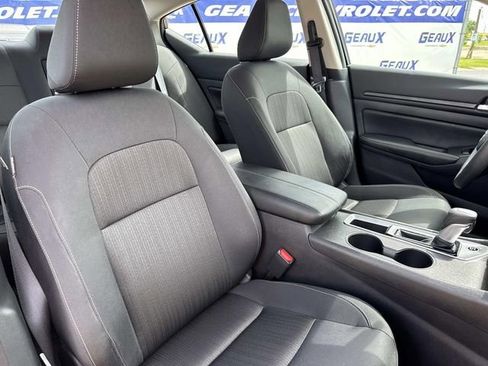 Used 2025 Nissan Altima 2.5 SV FWD image 25