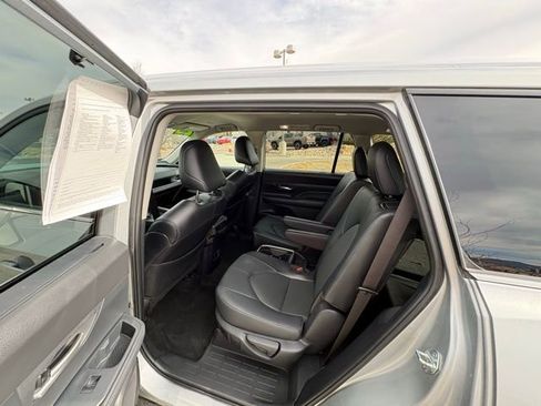 Used 2025 Toyota Grand Highlander AWD image 24