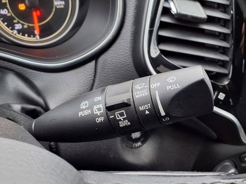 Used 2019 Jeep Cherokee Limited image 22