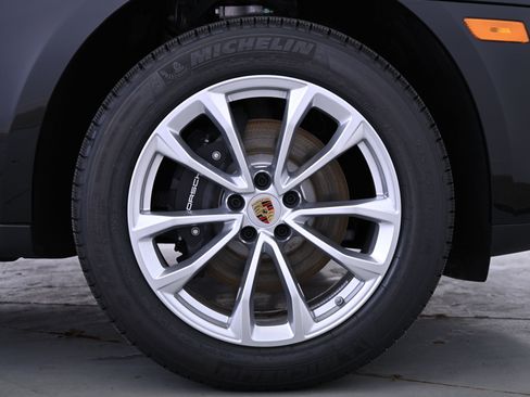 Used 2025 Porsche Macan image 18