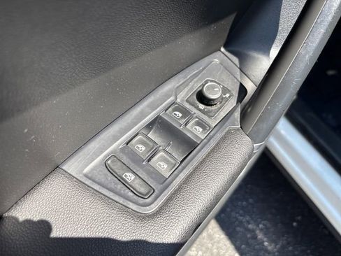 Used 2018 Volkswagen Tiguan SE AWD/4WD image 13