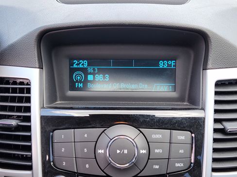 Used 2015 Chevrolet Cruze LT FWD image 17