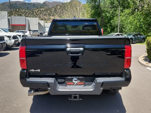 Certified 2024 Toyota Tacoma SR5 AWD/4WD image 11