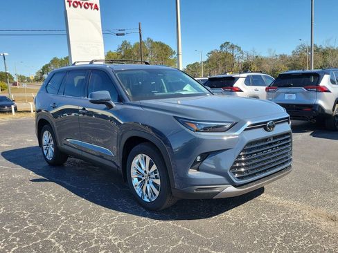 New 2026 Toyota Grand Highlander Platinum image 2