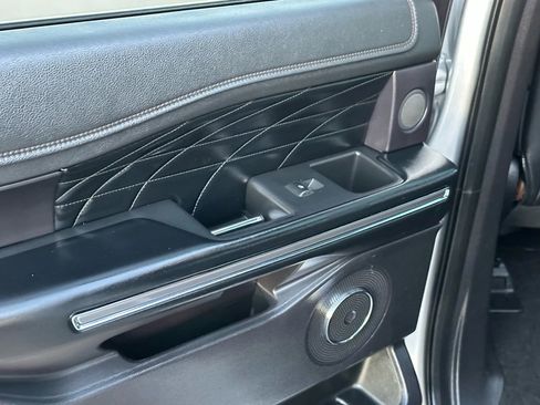 Used 2019 Ford Expedition Platinum image 20