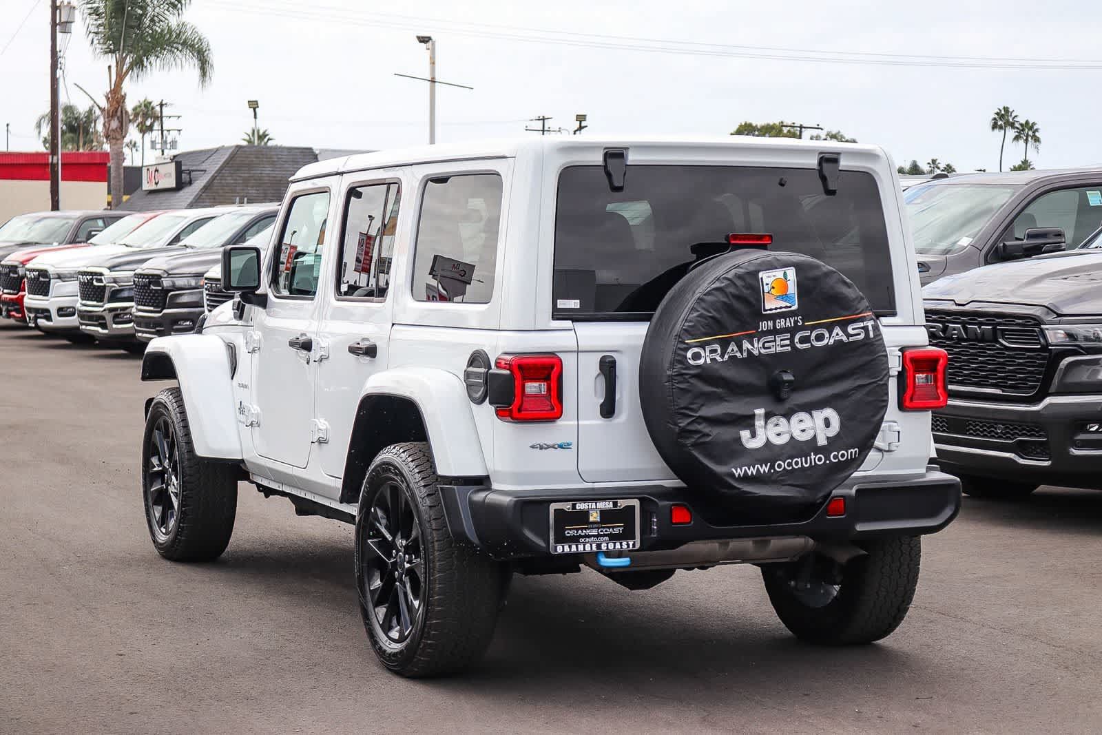 Used 2024 Jeep Wrangler Unlimited Sahara AWD/4WD image 6